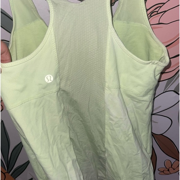 Lululemon Tank Size 8 - Picture 3 of 3